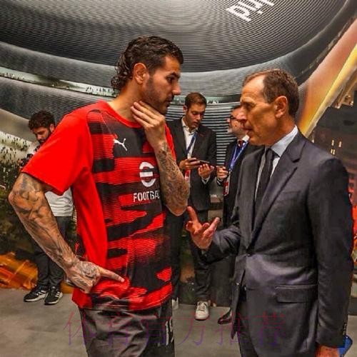 马卡报:西甲升班马埃尔切求租皇马前锋阿尔瓦罗 马卡报:西甲升班马埃尔切求租皇马前锋阿尔瓦罗